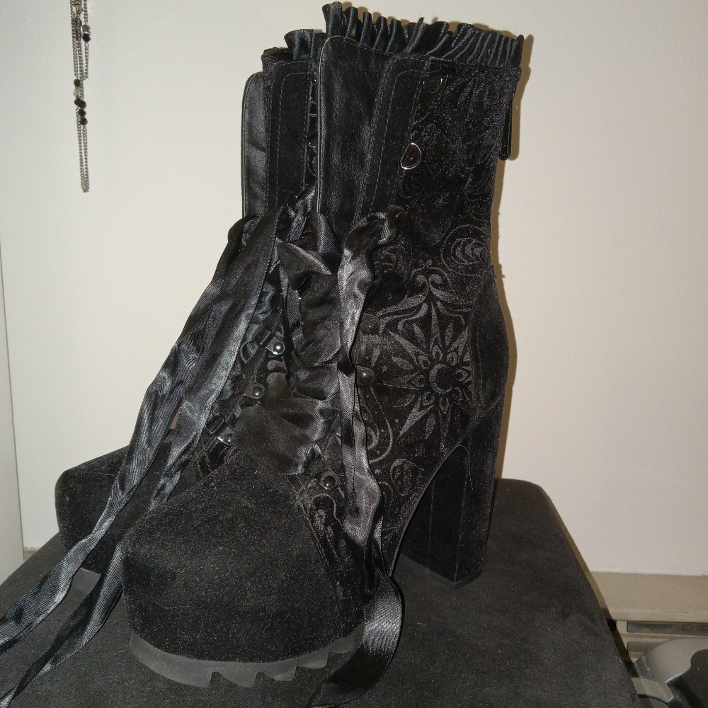 Sinister brand platform